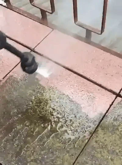 battery-powered pressure washer